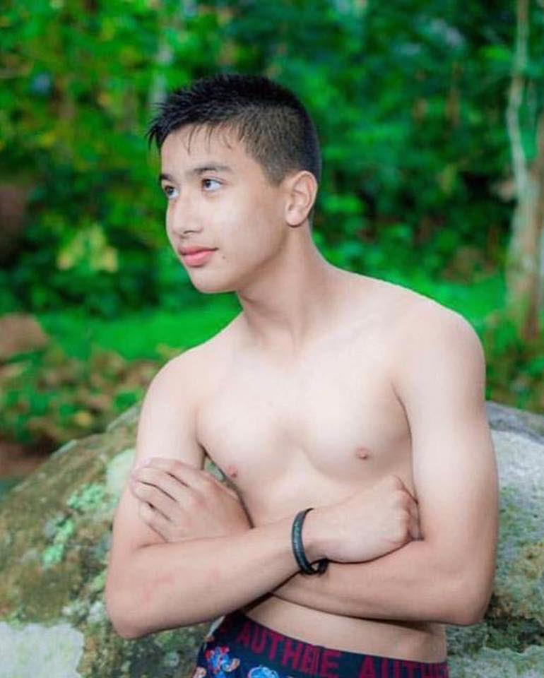 ถอดโชว์เรือนร่าง 2518