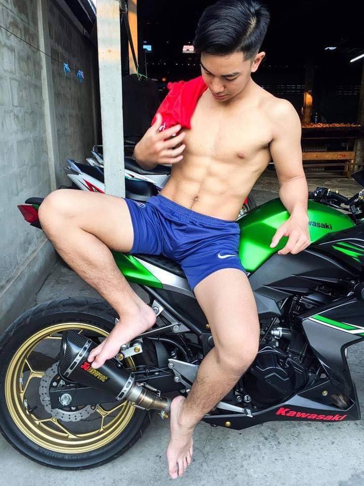 ถอดโชว์เรือนร่าง 2518