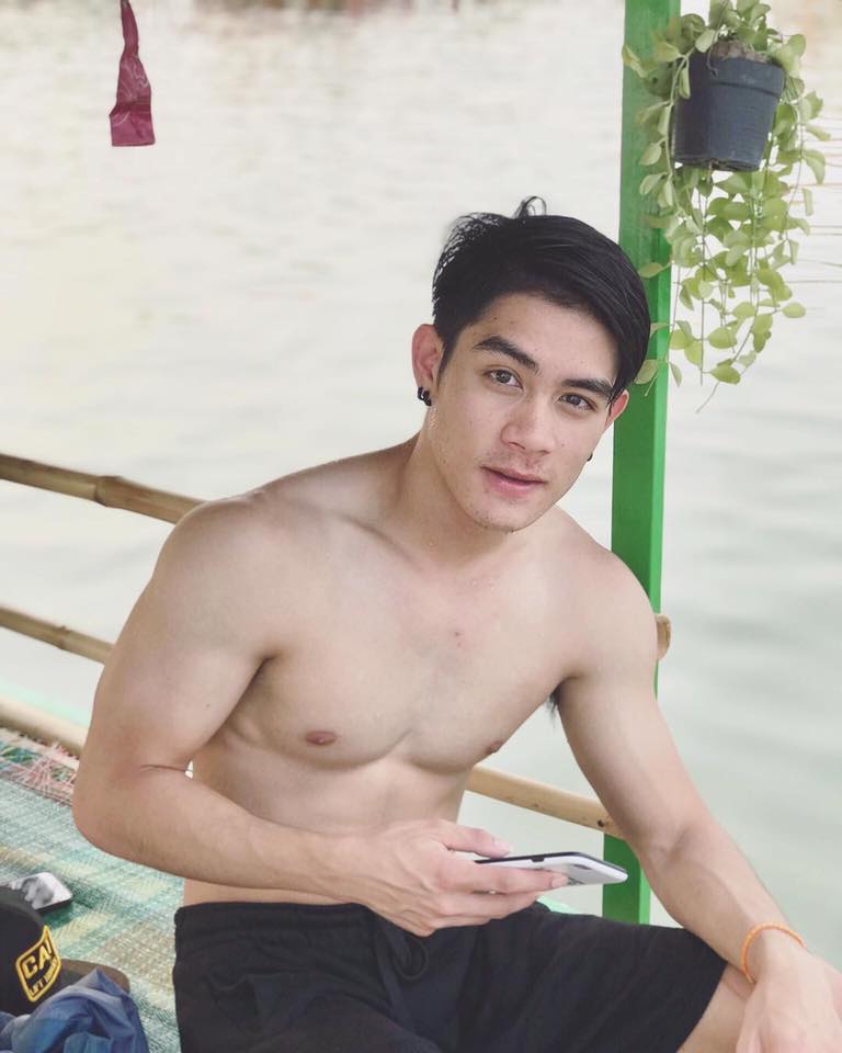 ถอดโชว์เรือนร่าง 2519
