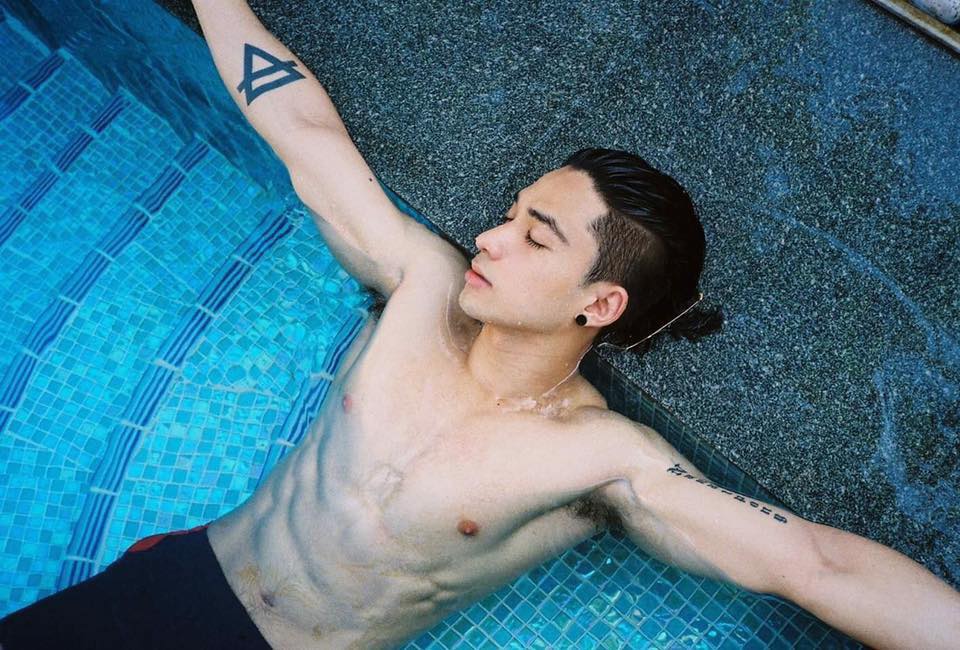 ถอดโชว์เรือนร่าง 2519