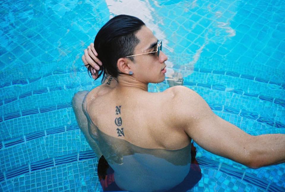 ถอดโชว์เรือนร่าง 2519