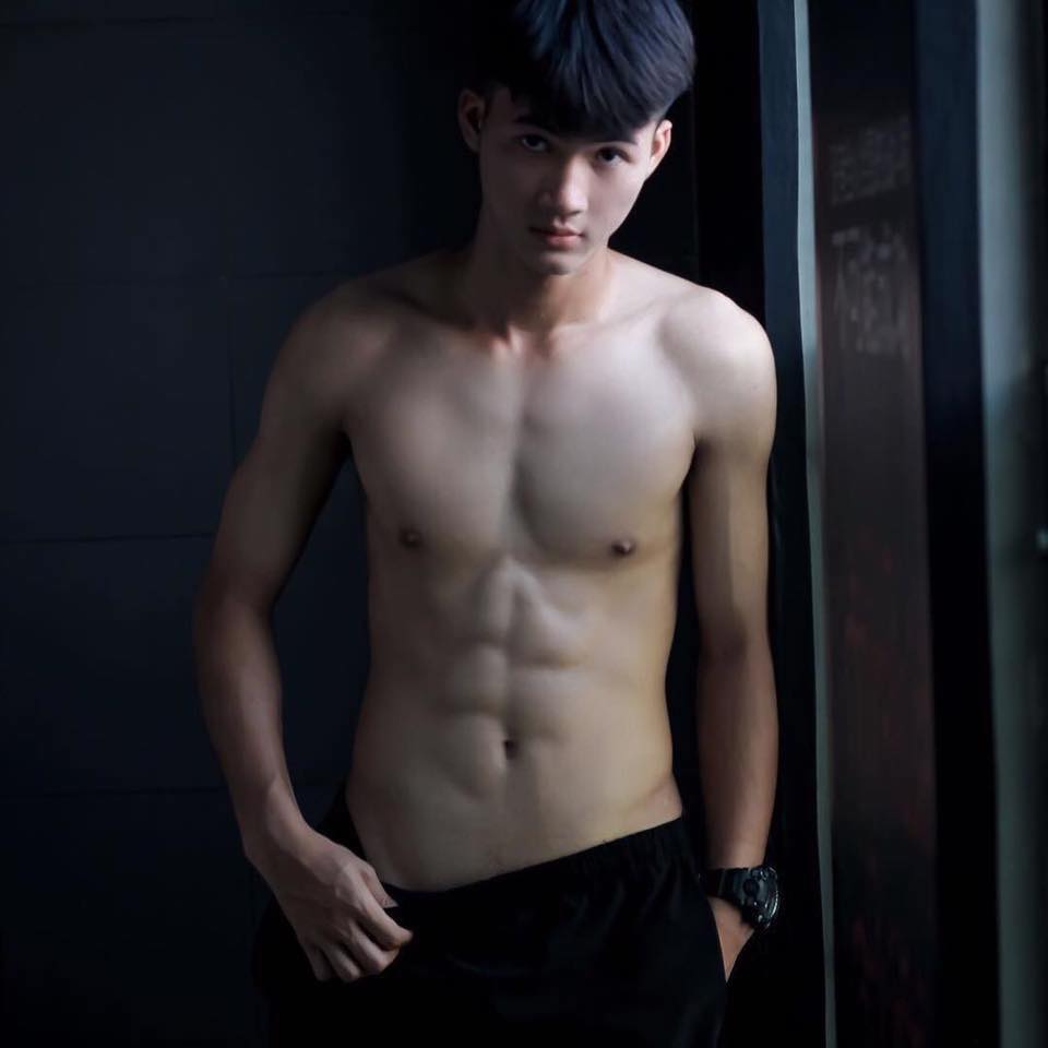 ถอดโชว์เรือนร่าง 2520