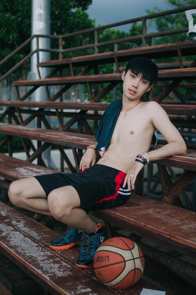 ถอดโชว์เรือนร่าง 2521