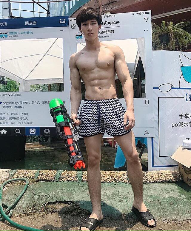 ถอดโชว์เรือนร่าง 2522