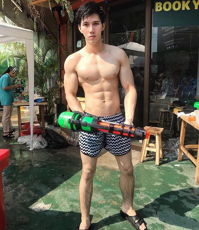 ถอดโชว์เรือนร่าง 2522