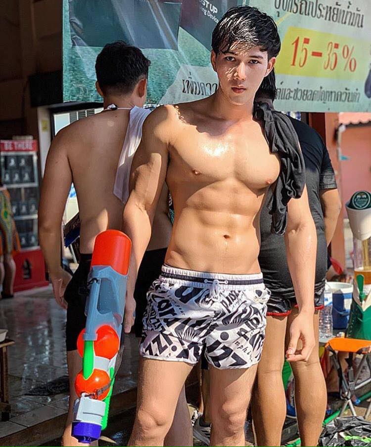 ถอดโชว์เรือนร่าง 2522