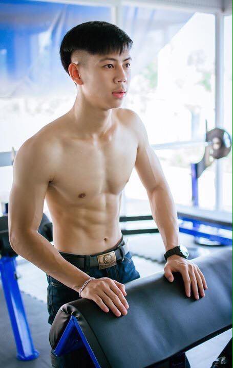 ถอดโชว์เรือนร่าง 2522