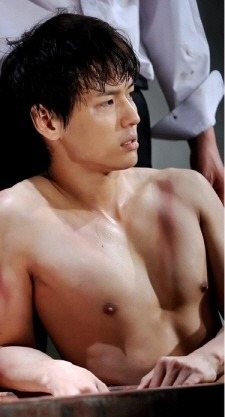 ถอดโชว์เรือนร่าง 2525