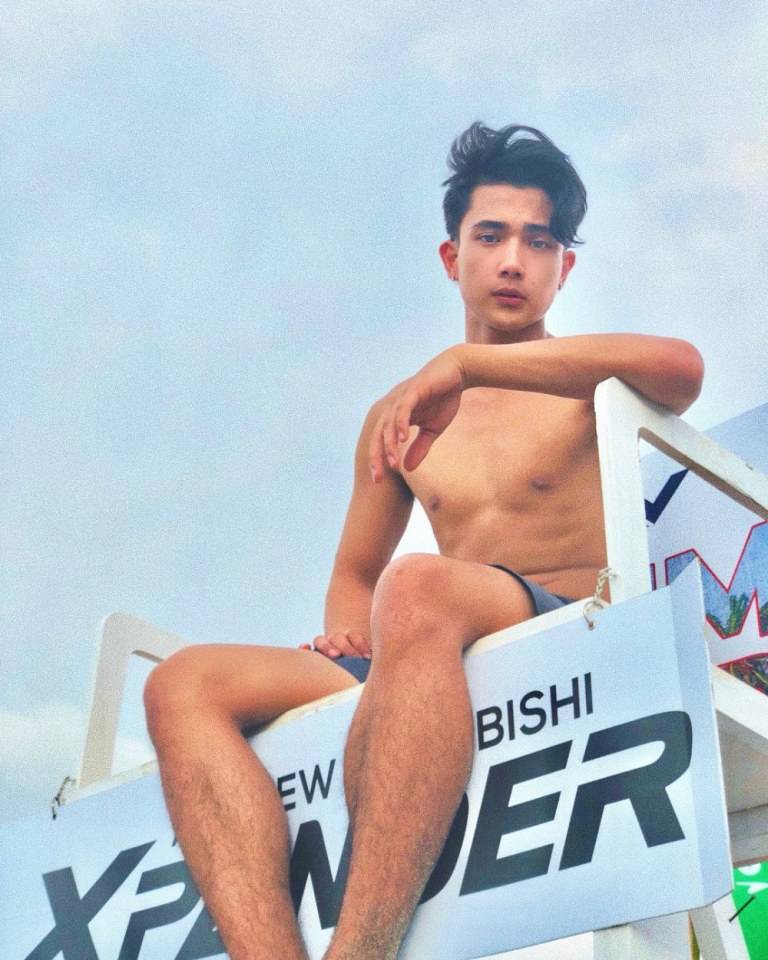 ถอดโชว์เรือนร่าง 2529