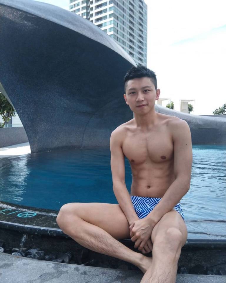 ถอดโชว์เรือนร่าง 2533