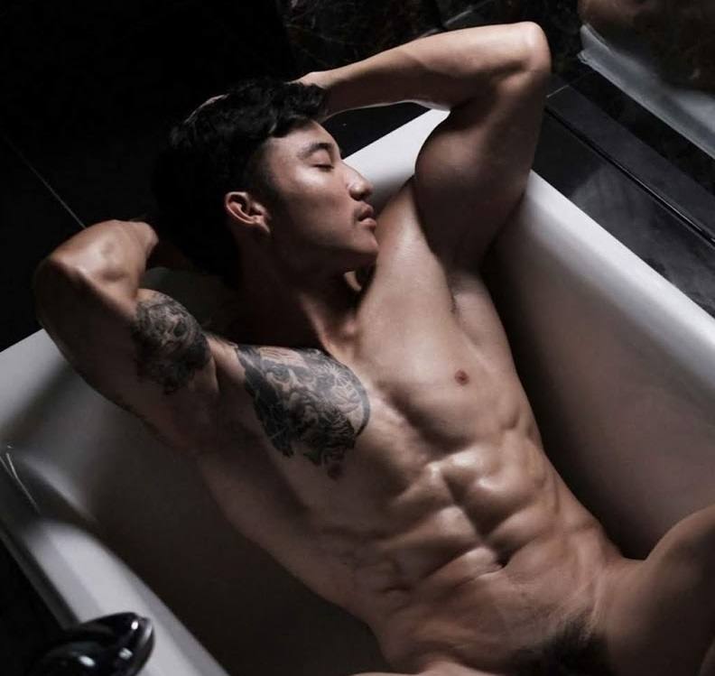 หนุ่มหล่อขึ้นปก 201