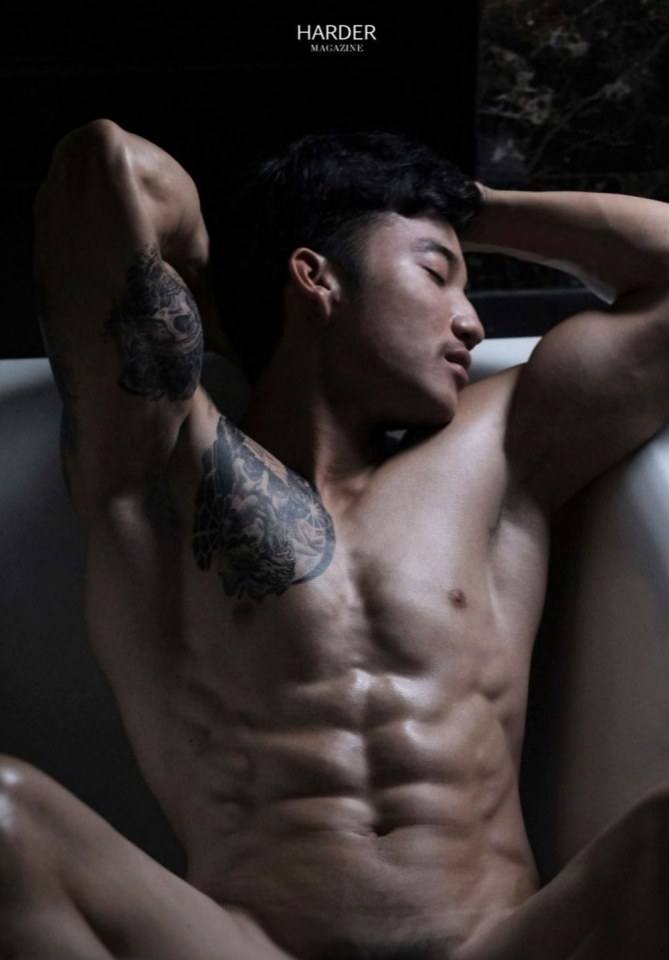 หนุ่มหล่อขึ้นปก 201