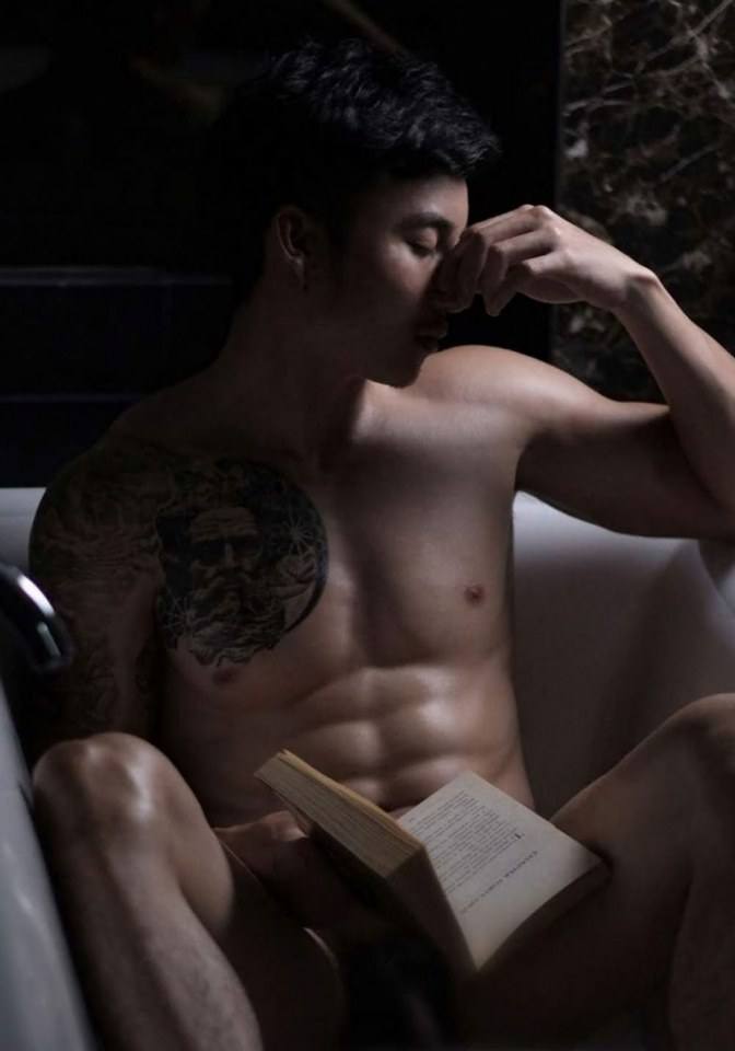 หนุ่มหล่อขึ้นปก 201