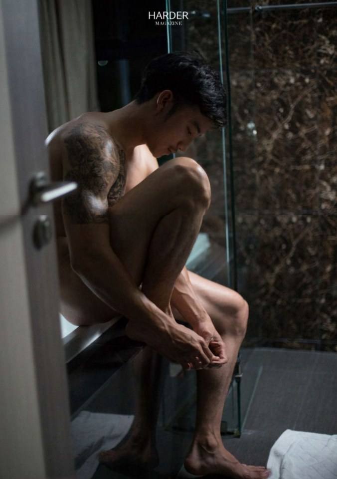 หนุ่มหล่อขึ้นปก 201