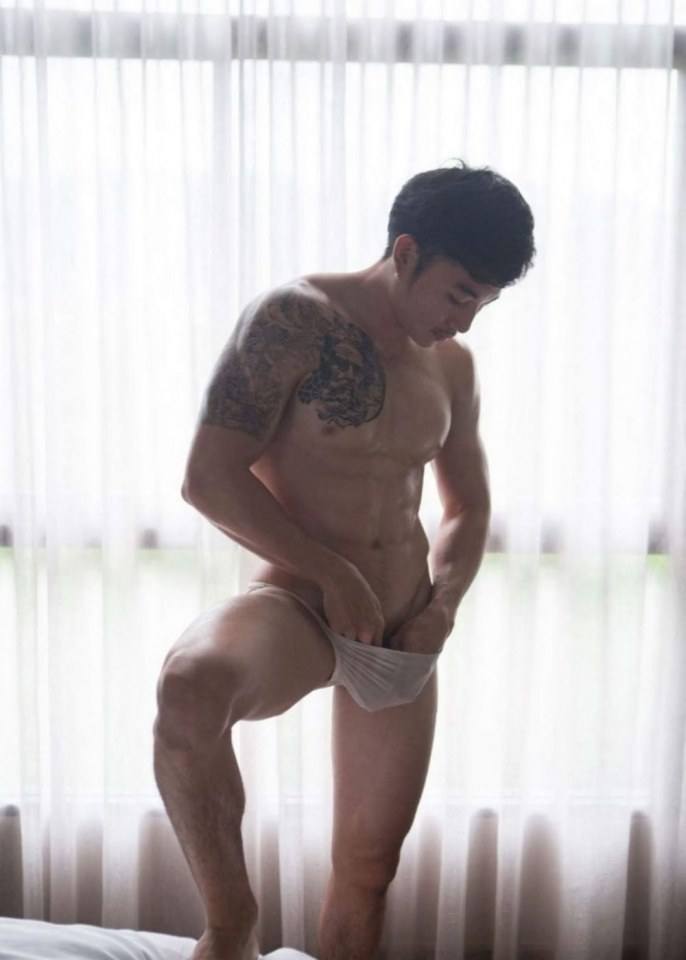 หนุ่มหล่อขึ้นปก 201