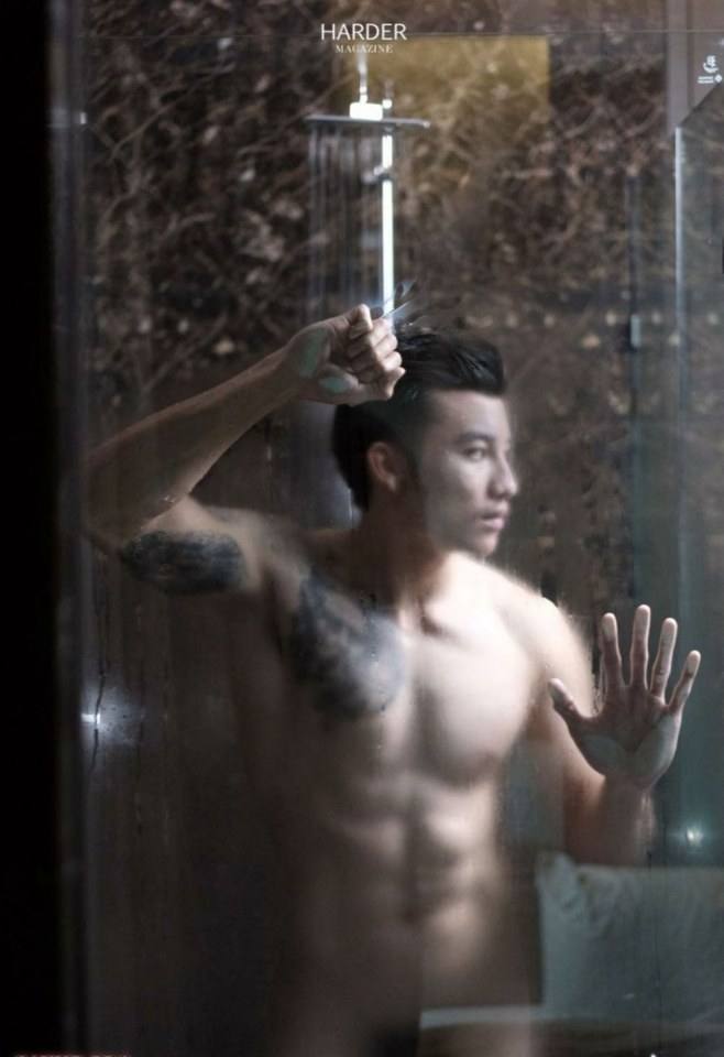 หนุ่มหล่อขึ้นปก 201
