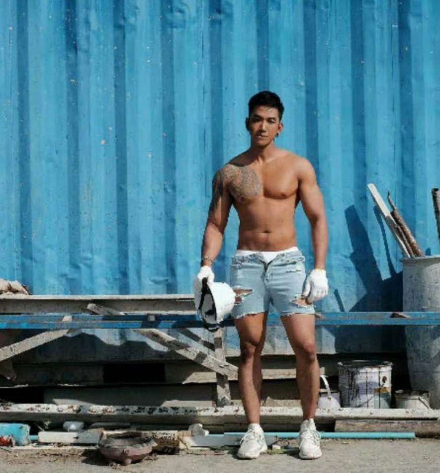 หนุ่มหล่อขึ้นปก 202