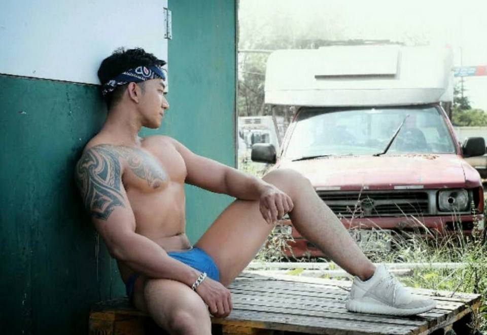 หนุ่มหล่อขึ้นปก 202