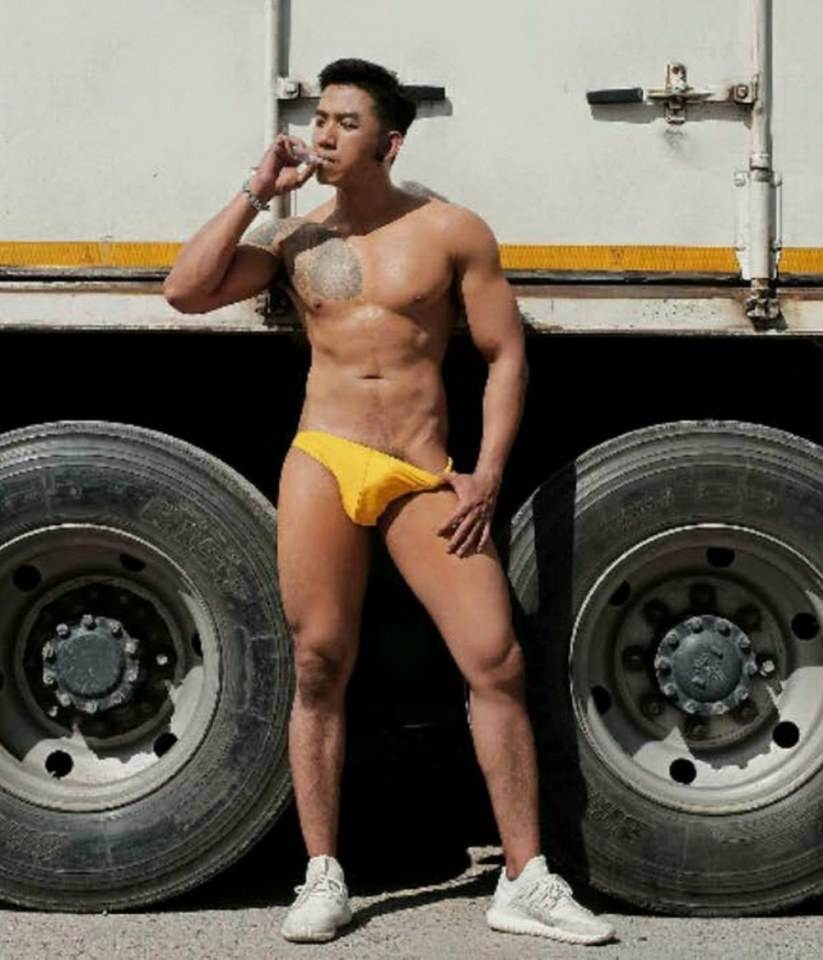 หนุ่มหล่อขึ้นปก 202