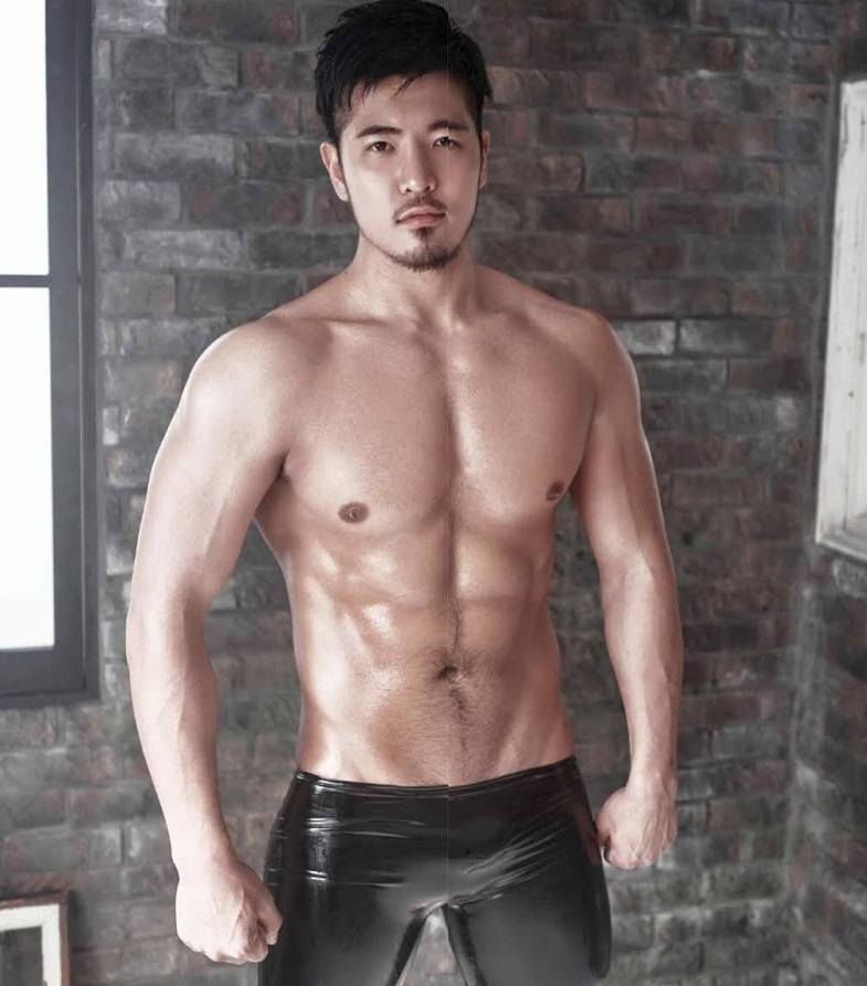 หนุ่มหล่อขึ้นปก 205