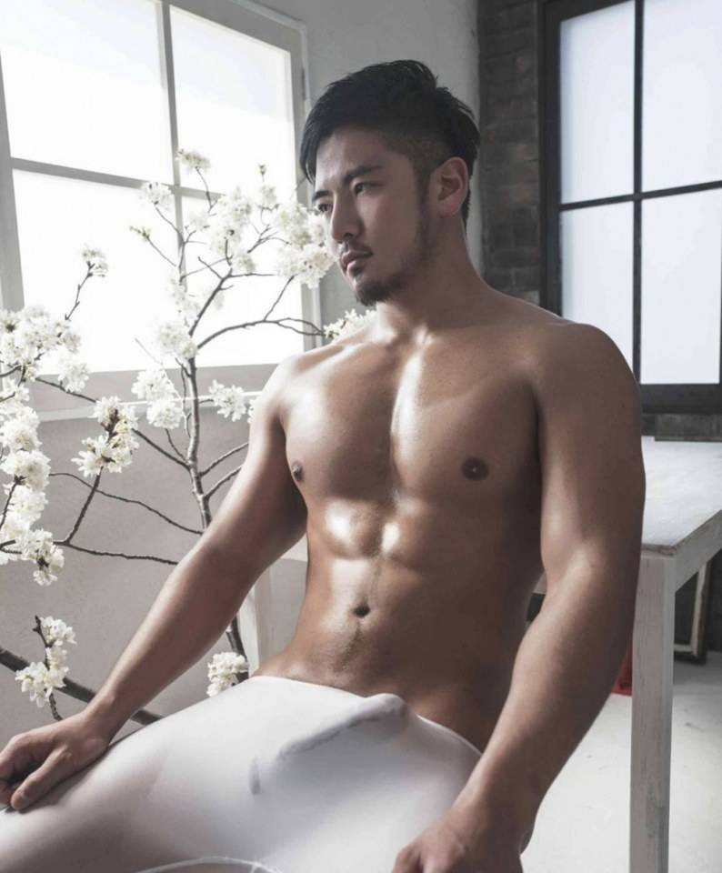 หนุ่มหล่อขึ้นปก 205