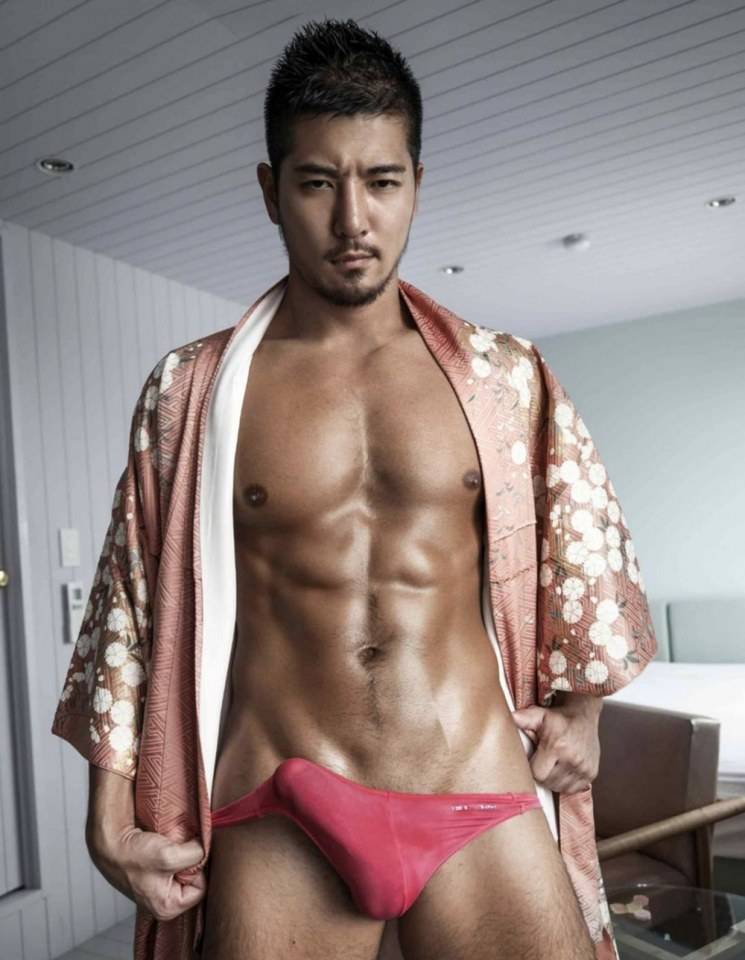 หนุ่มหล่อขึ้นปก 205