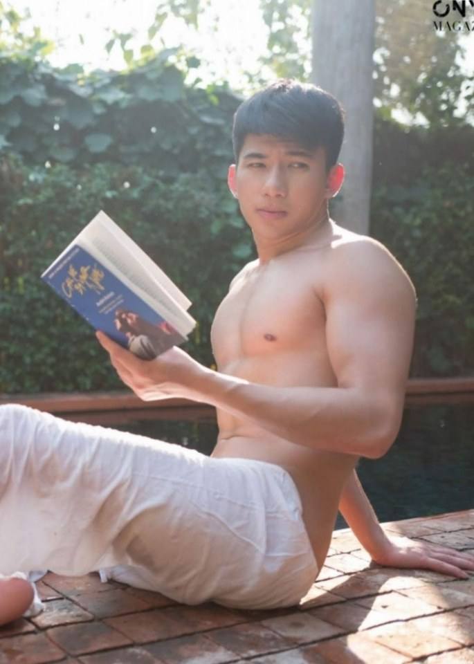 หนุ่มหล่อขึ้นปก 206