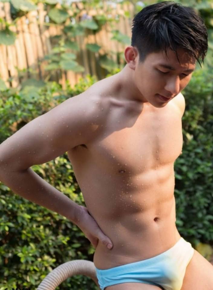 หนุ่มหล่อขึ้นปก 206