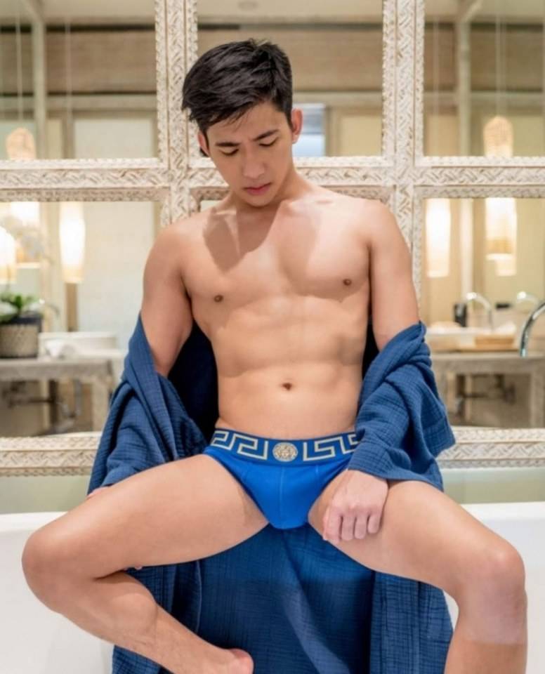หนุ่มหล่อขึ้นปก 206.1