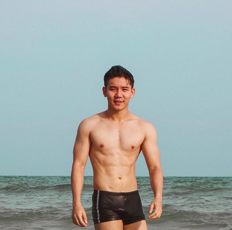 ผู้ชายเล่นน้ำ 111