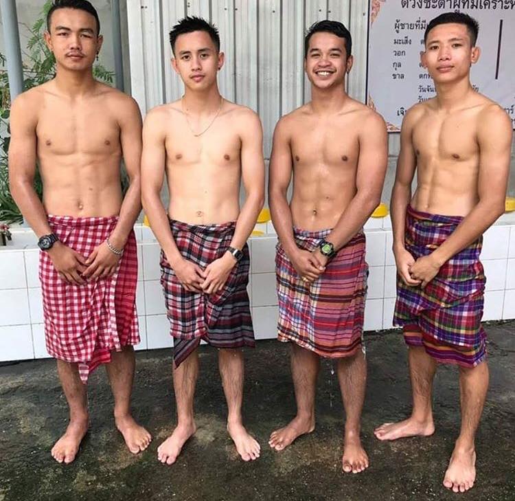 ผู้ชายเล่นน้ำ 111