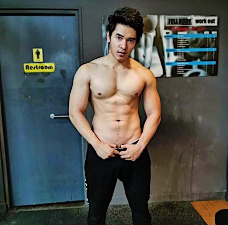 หล่อบ้างน่ารักบ้าง ๔๒