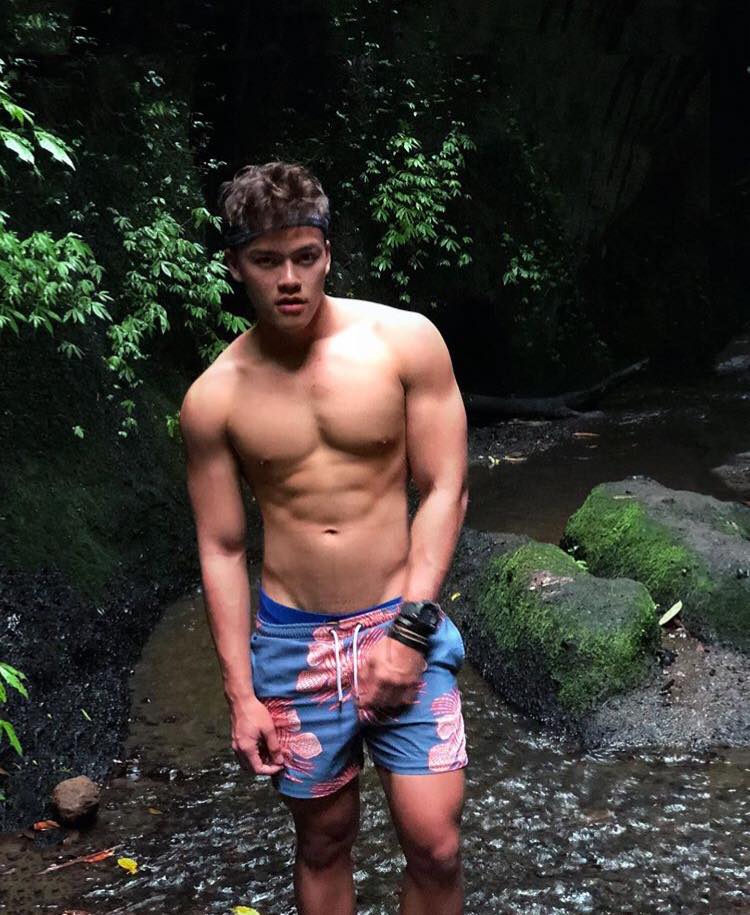 หล่อบ้างน่ารักบ้าง ๔๔