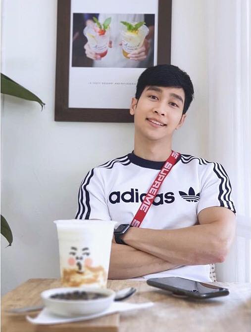 หล่อบ้างน่ารักบ้าง ๔๔