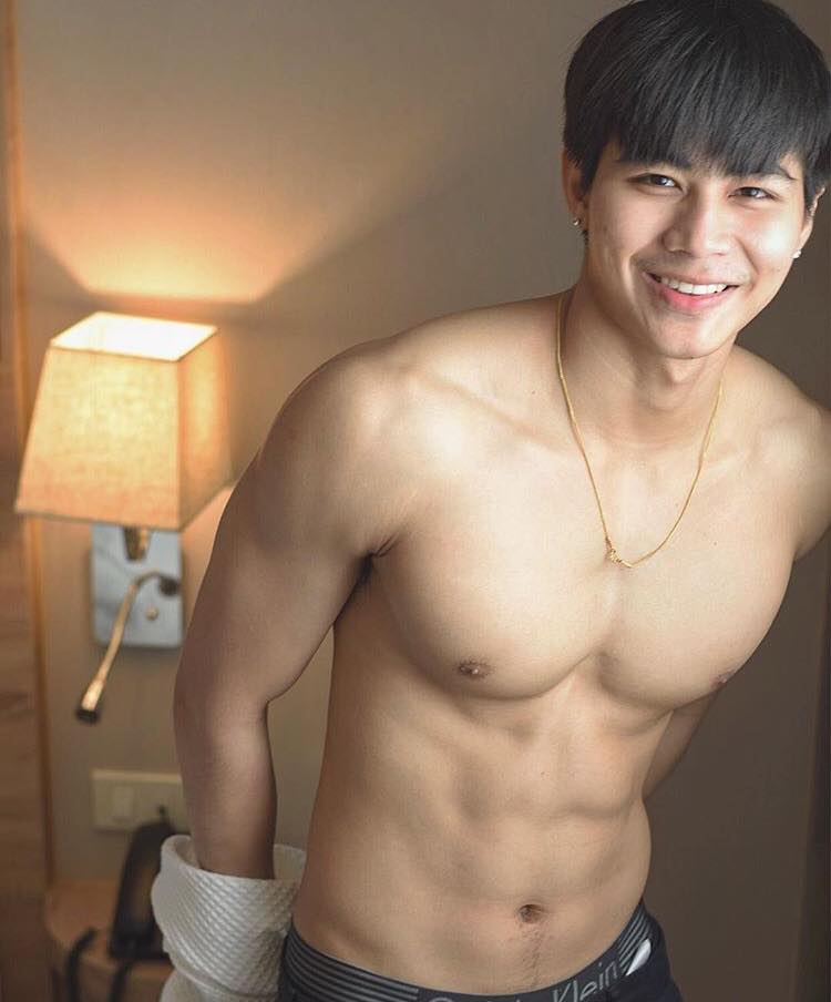 หล่อบ้างน่ารักบ้าง ๔๔