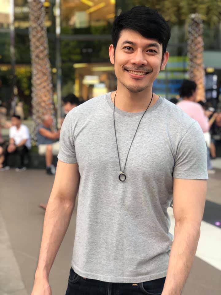 หล่อบ้างน่ารักบ้าง ๔๘