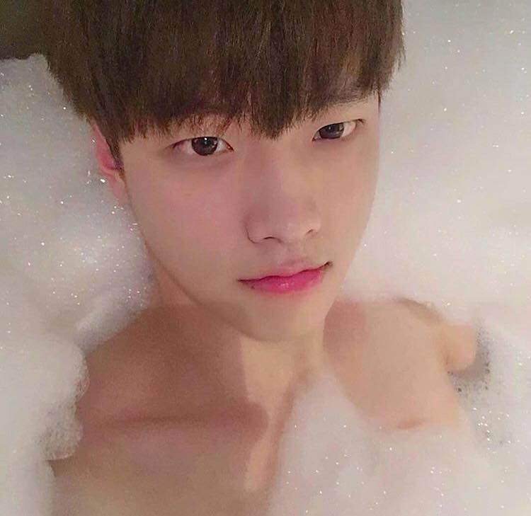 หล่อบ้างน่ารักบ้าง ๕๐