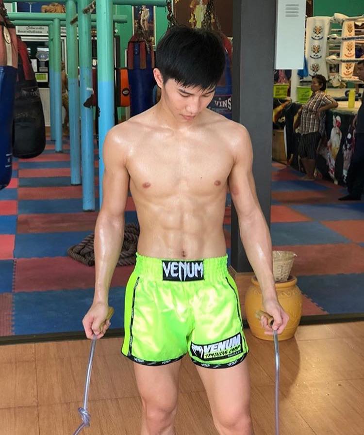 หล่อบ้างน่ารักบ้าง ๖๐