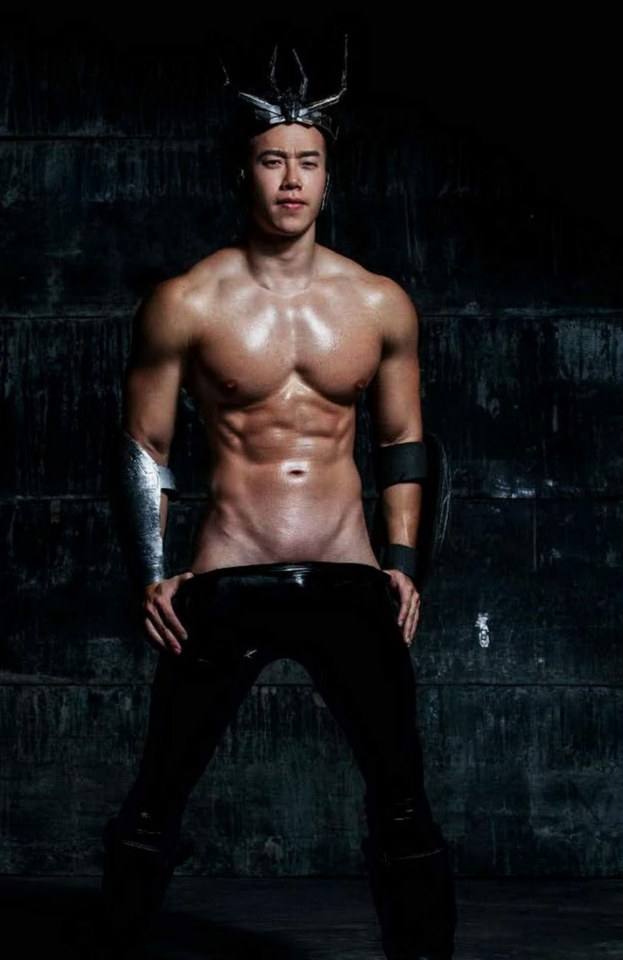 หนุ่มหล่อขึ้นปก 210