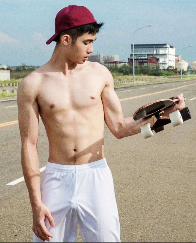 เฟซบุ๊คไม่ยอมให้ผมโพสภาพนี้