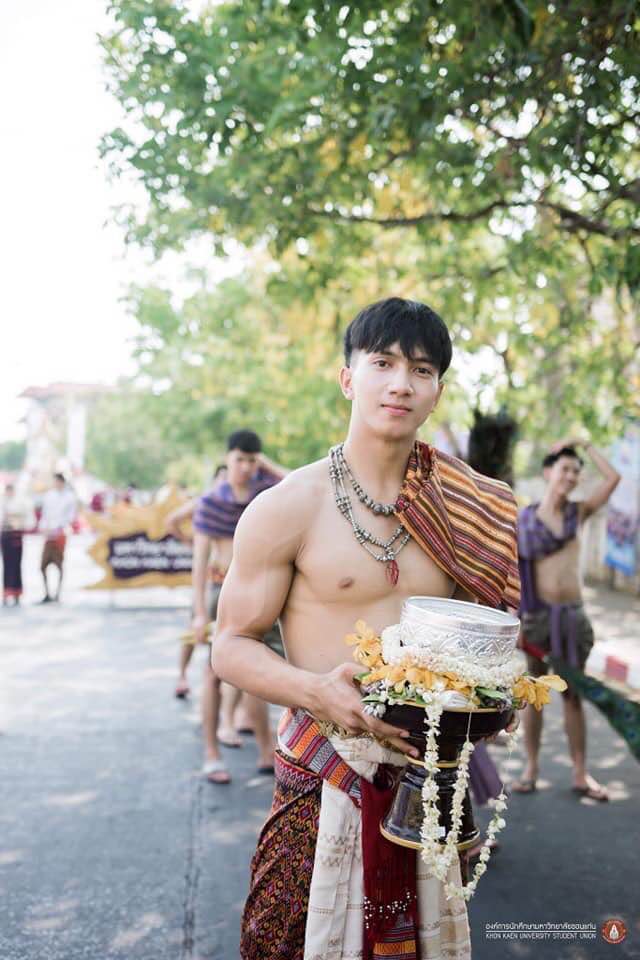 ดีต่อใจ#686น่ารัก..หนุ่มๆในชุดไทยๆ