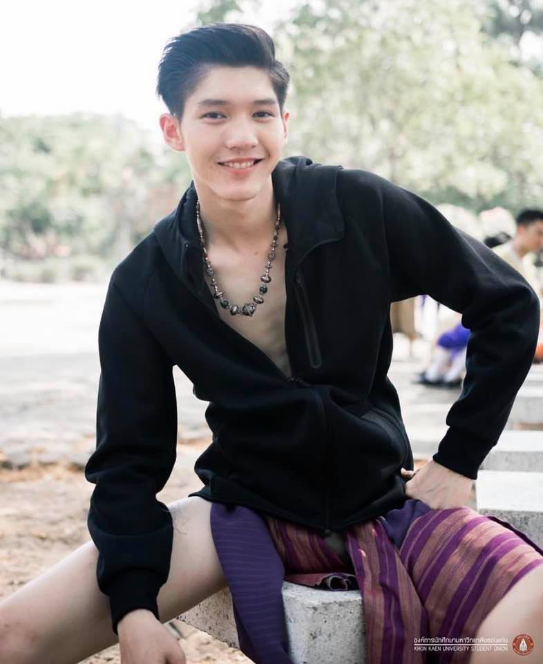 ดีต่อใจ#686น่ารัก..หนุ่มๆในชุดไทยๆ