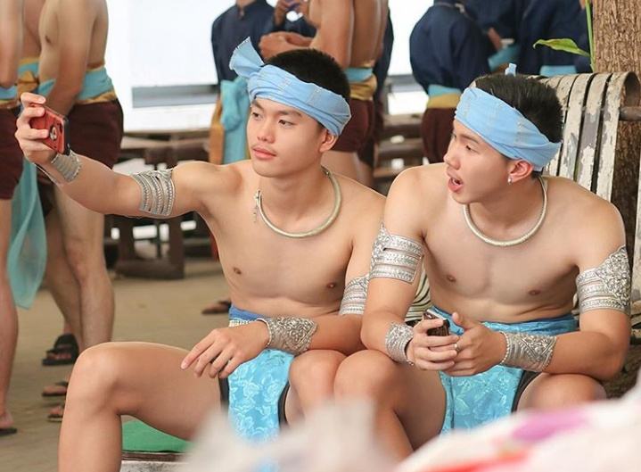 ดีต่อใจ#686น่ารัก..หนุ่มๆในชุดไทยๆ