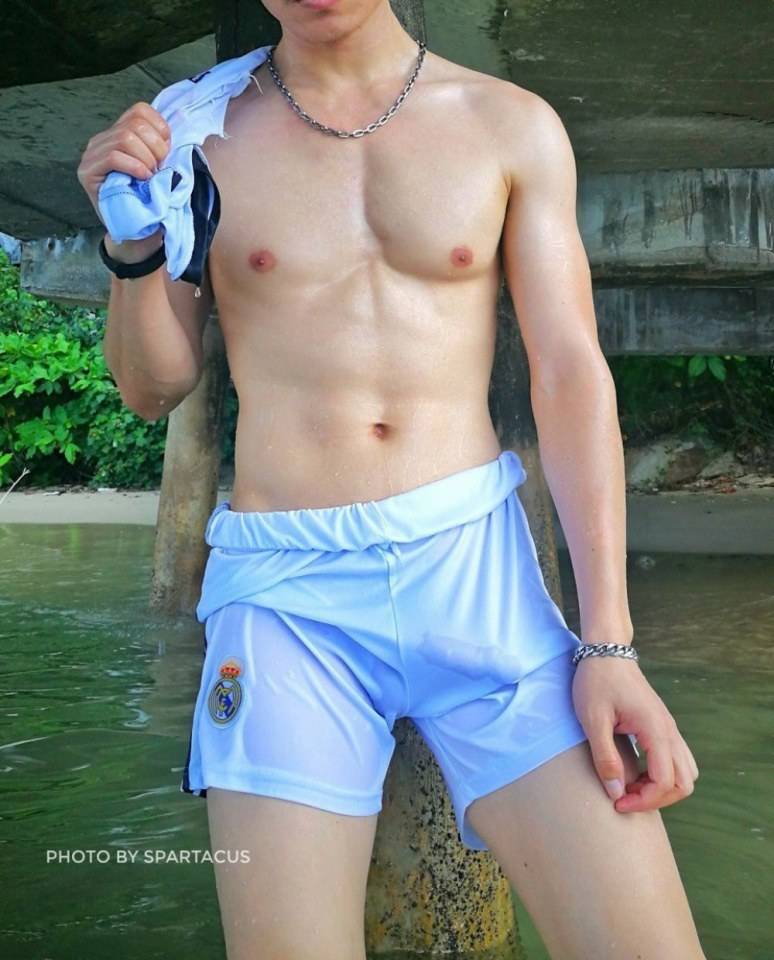 น้ำทะเลใสๆน่าเล่นจัง