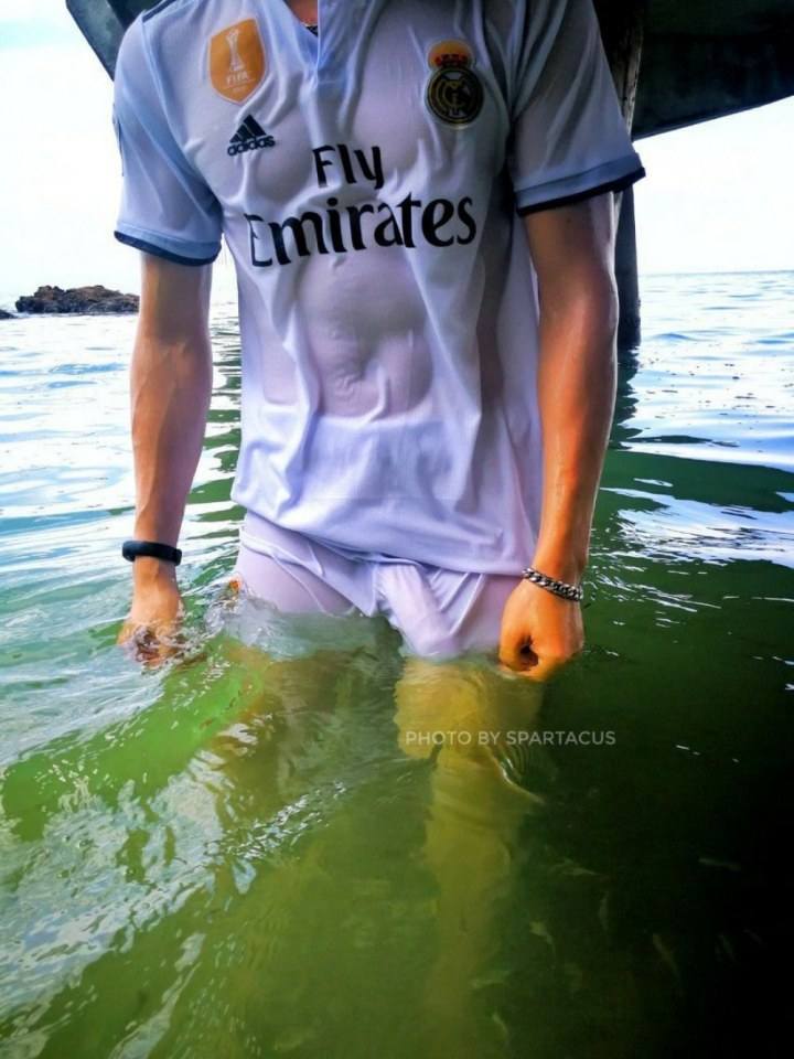 น้ำทะเลใสๆน่าเล่นจัง
