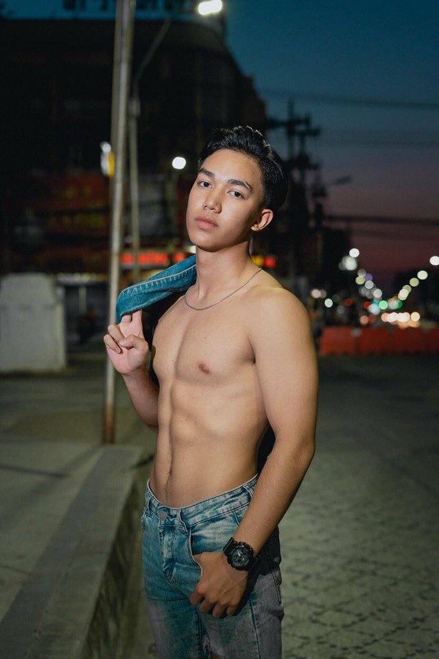 น้ำทะเลใสๆน่าเล่นจัง
