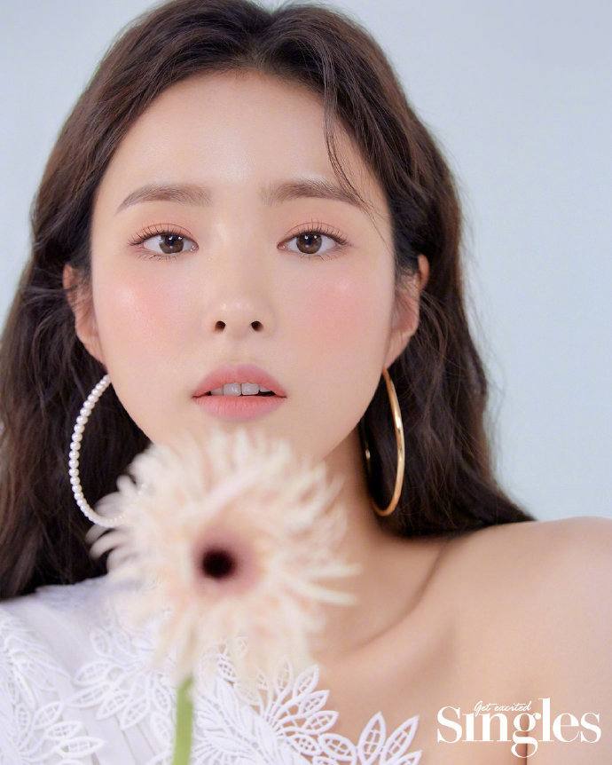 Cha Eun Woo & Shin Se Kyung @ Singles Korea July 2019