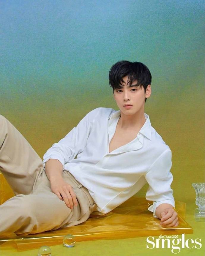 Cha Eun Woo & Shin Se Kyung @ Singles Korea July 2019