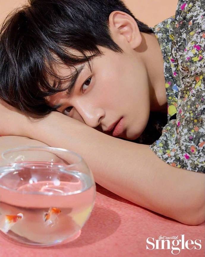 Cha Eun Woo & Shin Se Kyung @ Singles Korea July 2019