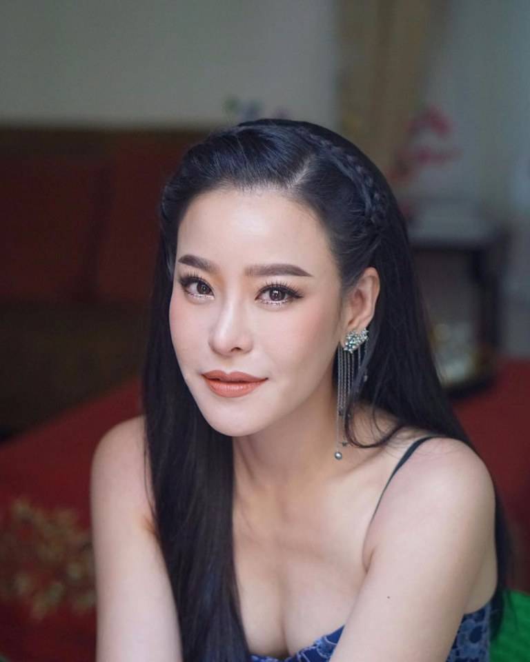 หนิง​ ปณิ​ตา​ เรื่อง​ พริ้ง​ คนเริงเมือง